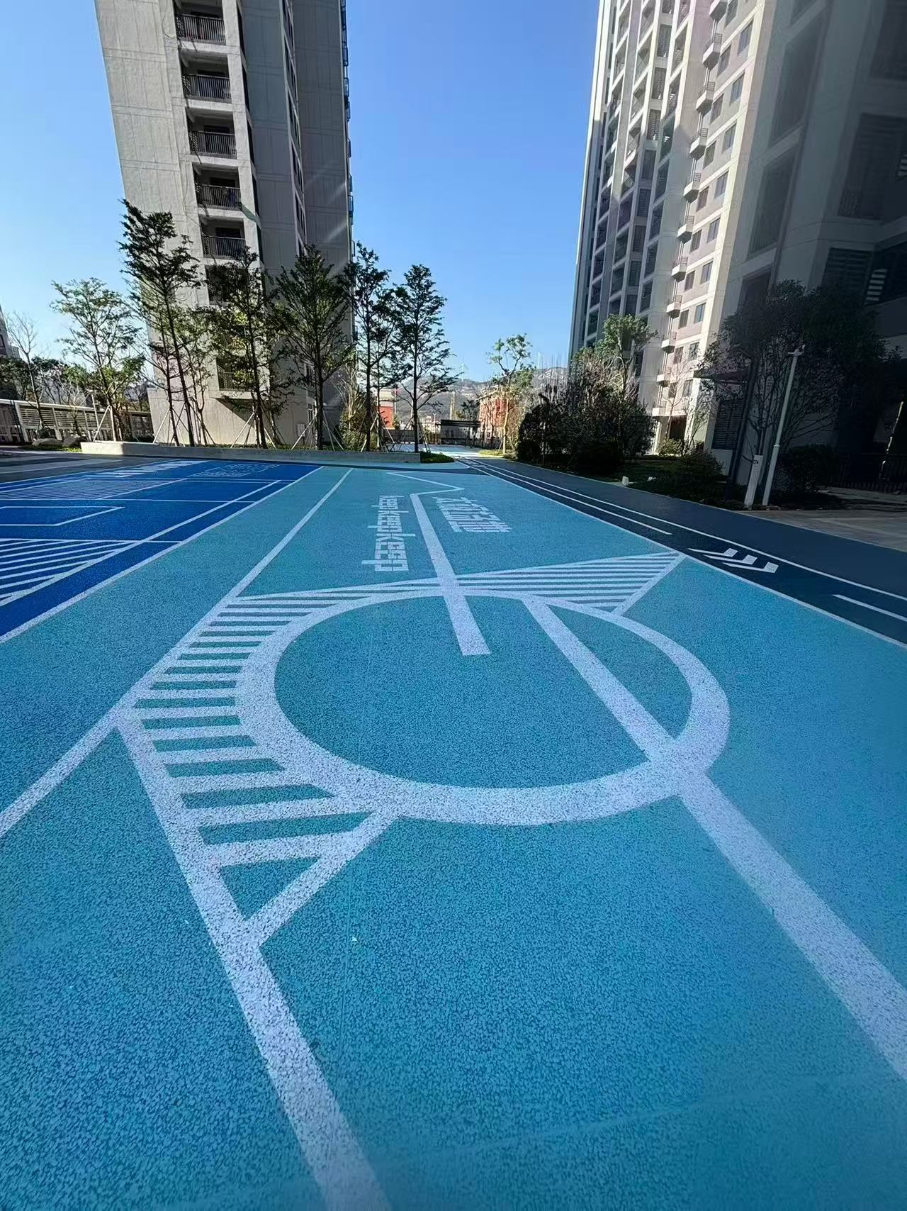 开封保昌涂料河南地坪漆厂家生产厂家(开封市分公司)、水泥地面起砂处理、环氧地坪漆、金刚砂耐磨地坪、地下车库地坪漆。