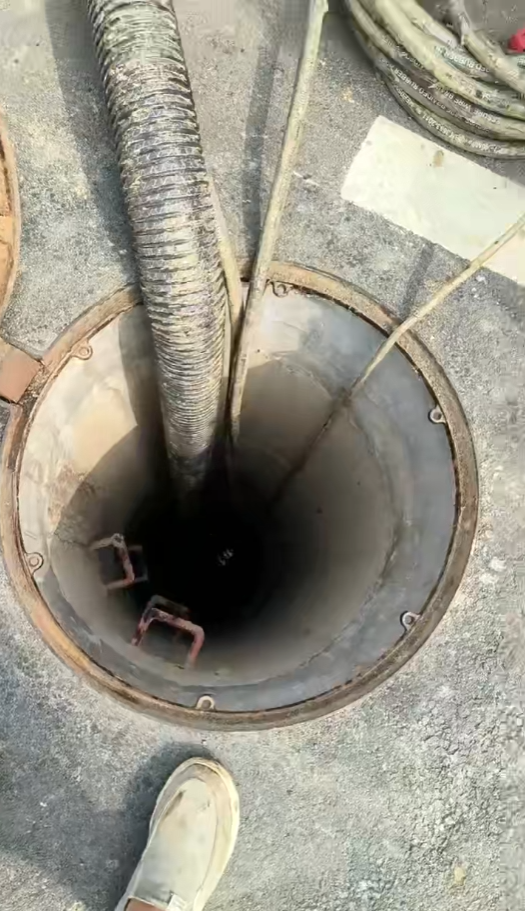 益博管道工程公司大型清淤设备车队